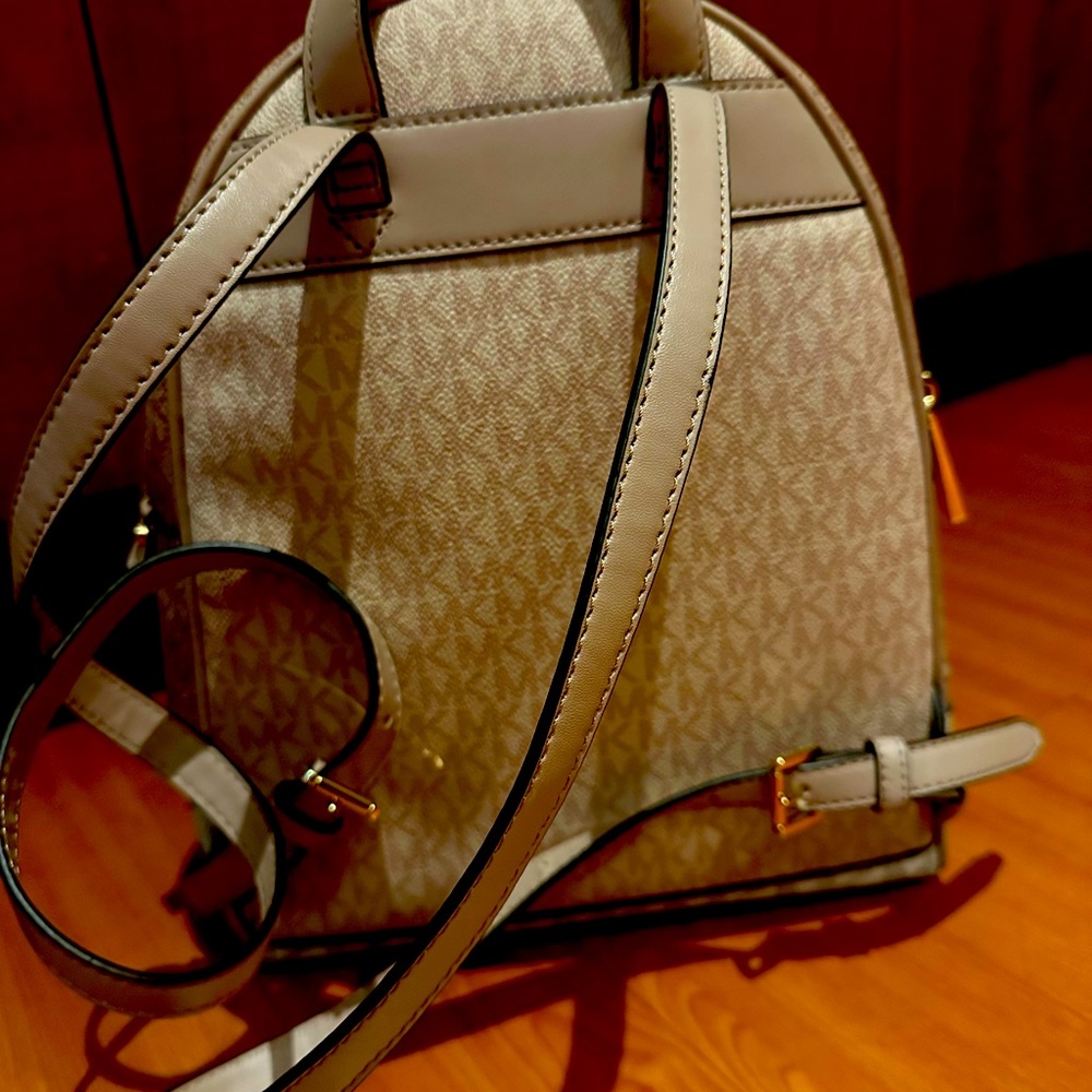 Rhea Medium Color-Block Logo Backpack - Picture 4 of 4